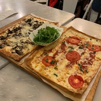 Foto diambil di Pizza Rollio oleh Rowaida pada 9/21/2019