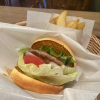 Photo taken at Freshness Burger by Yukari on 11/18/2021