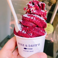Das Foto wurde bei Mike &amp;amp; Dave’s Yogurt Shop von Nicholas F. am 7/14/2018 aufgenommen