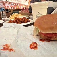 12/14/2023 tarihinde ふ り.ziyaretçi tarafından Burger Joint'de çekilen fotoğraf