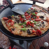Photo taken at Trescielos Pizzas y Helados by Suz on 10/26/2016