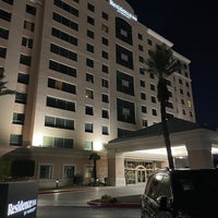 Foto diambil di Residence Inn by Marriott Las Vegas Hughes Center oleh Ryoh H. pada 7/5/2023