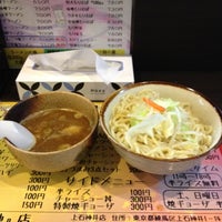 Photo taken at 麺屋雷神 十条店 by Koji O. on 9/15/2012