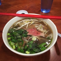 Photo taken at Phở Huỹnh Hiệp (Kevin&amp;#39;s Noodle House) by Daphne S. on 4/25/2017