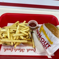 Photo taken at In-N-Out Burger by Nora on 8/4/2023