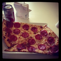 10/5/2012 tarihinde Matt P.ziyaretçi tarafından Pizza Burger'de çekilen fotoğraf