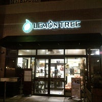 Foto tomada en Lemon Tree Grocer  por Eric B. el 10/20/2012