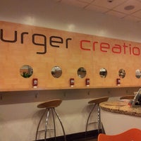 5/7/2013에 James H.님이 Burger Creations에서 찍은 사진