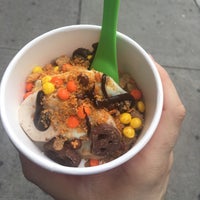 Photo taken at 16 Handles by Gabriel S. on 9/15/2017
