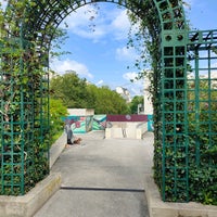 Photo taken at Promenade plantée – La Coulée Verte by Lorenzo G. on 8/4/2023