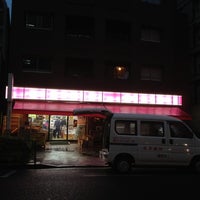 Photo taken at カクヤス 曙橋店 by 方向音痴 on 10/17/2012