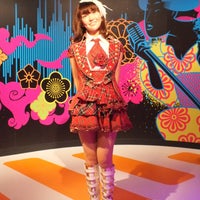 Photo taken at Madame Tussauds Tokyo by 方向音痴 on 4/23/2013