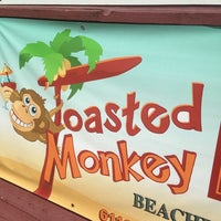 Foto scattata a Toasted Monkey Beach Bar da Katie E. il 10/18/2014