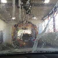 6/27/2016 tarihinde TJ C.ziyaretçi tarafından Express Car Wash'de çekilen fotoğraf