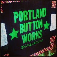 Foto diambil di Portland Button Works oleh Alex W. pada 4/3/2013