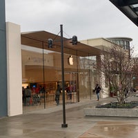 Photo taken at Apple Alderwood by Steve H. on 11/21/2018