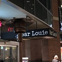 รูปภาพถ่ายที่ Bar Louie โดย Juan C V. เมื่อ 11/26/2017