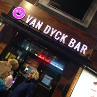 10/18/2013 tarihinde Enzoziyaretçi tarafından Van Dyck Bar'de çekilen fotoğraf