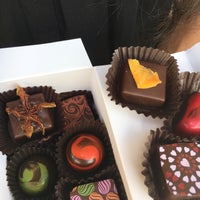 4/25/2017에 Srujana R.님이 Sweet Paradise Chocolatier에서 찍은 사진