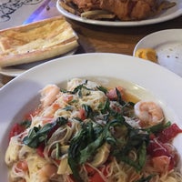 Das Foto wurde bei Bartolini&amp;#39;s Restaurant, Catering &amp;amp; Banquets von Summer L. am 4/28/2018 aufgenommen