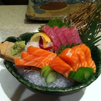 Снимок сделан в Sushi Zen пользователем Clive M. 11/15/2012