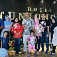 Photo taken at Tunjungan Hotel by Fachrul R. on 1/2/2017