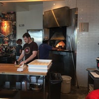 8/6/2016 tarihinde Doug O.ziyaretçi tarafından Mod Pizza'de çekilen fotoğraf