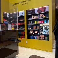 Photo taken at La Maison du Chocolat by Mike F. on 10/19/2021