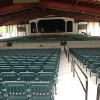 Foto scattata a Bank Of New Hampshire Pavillion At Meadowbrook da Erica M. il 5/13/2013