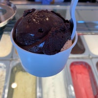 12/16/2018 tarihinde Tiffany H.ziyaretçi tarafından Small Batch Ice Cream'de çekilen fotoğraf