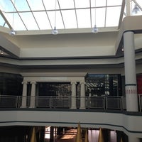 Foto scattata a Oak Hollow Mall da John A. il 11/3/2012
