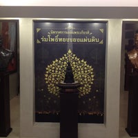 Photo taken at ศูนย์หนังสือพระพุทธศาสนา มูลนิธิมหามกุฏราชวิทยาลัยฯ by KringNoon L. on 11/10/2014