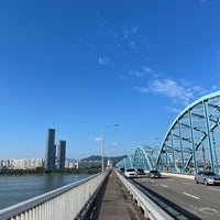 Photo taken at Dongjak Bridge by Jinwon L. on 9/18/2022
