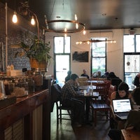 Das Foto wurde bei Outpost Café and Bar von Georgiana M. am 4/18/2018 aufgenommen
