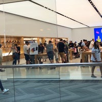 Photo taken at Apple Woodfield by Miguel M. on 8/10/2019