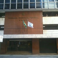 Photo taken at Tribunal Regional Federal da 2ª Região by Leandro C. on 4/25/2013