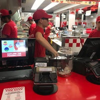 Photo taken at Five Guys by T🅷🅰🅼🅴🆁 on 3/3/2019