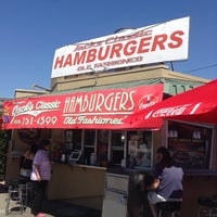 Foto tirada no(a) Jack&amp;#39;s Classic Hamburgers por Sean D. em 4/7/2014