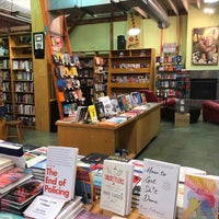 Foto tomada en Diesel, A Bookstore  por Kathleen N. el 1/13/2018