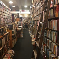 2/21/2017 tarihinde Kathleen N.ziyaretçi tarafından Owl &amp;amp; Company Bookstore'de çekilen fotoğraf