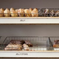Das Foto wurde bei Donuts with a Difference von Tufts University am 12/17/2012 aufgenommen
