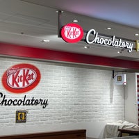 Photo taken at KitKat Chocolatory by きゃると 船. on 3/22/2022