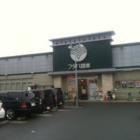 Photo taken at Futabatosho TSUTAYA by Masanori S. on 12/30/2012