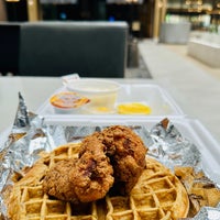 Photo taken at Dame&amp;#39;s Chicken &amp;amp; Waffles by Dave W. on 7/30/2023