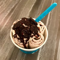 4/19/2017 tarihinde Dave W.ziyaretçi tarafından IcyCode Ice Cream Rolls'de çekilen fotoğraf