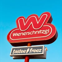 Photo taken at Wienerschnitzel by Dave W. on 8/16/2021