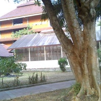 Photo taken at Fakultas Farmasi UI by alsa a. on 9/18/2012