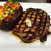 Снимок сделан в Filet Steak and Seafood пользователем Denise 10/27/2016