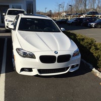 รูปภาพถ่ายที่ BMW of Darien โดย Matt H. เมื่อ 12/27/2014