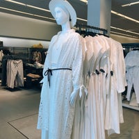 Zara 京都市の衣料品店